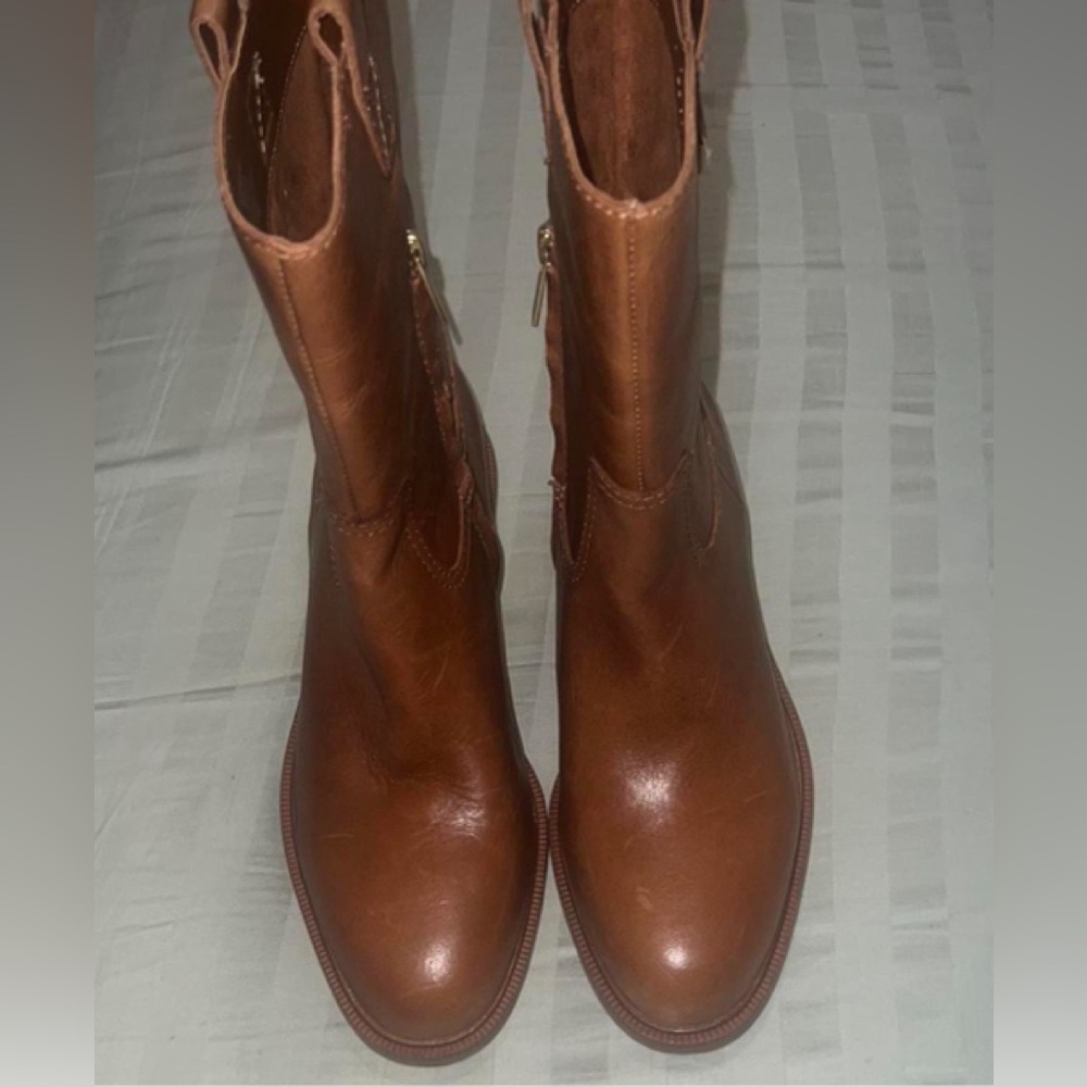Vince Camino Leather Arayleigh Women's Booties. Size 8M/ 39. Brand new.